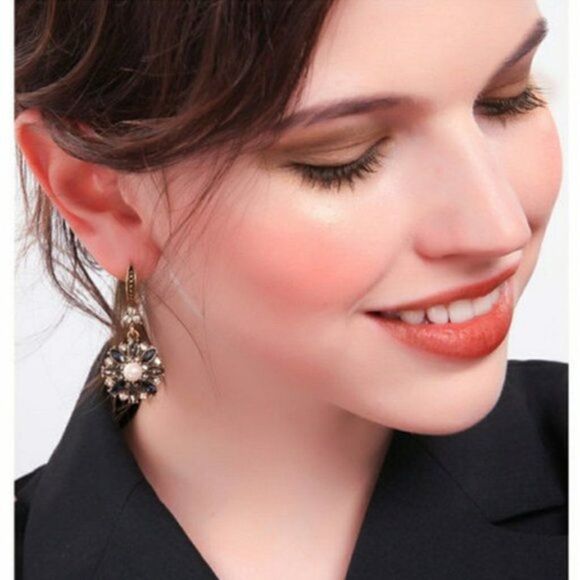 Blue Crystal Pearl Vintage Gold Leverback Statement Earrings - Picture 3 of 6